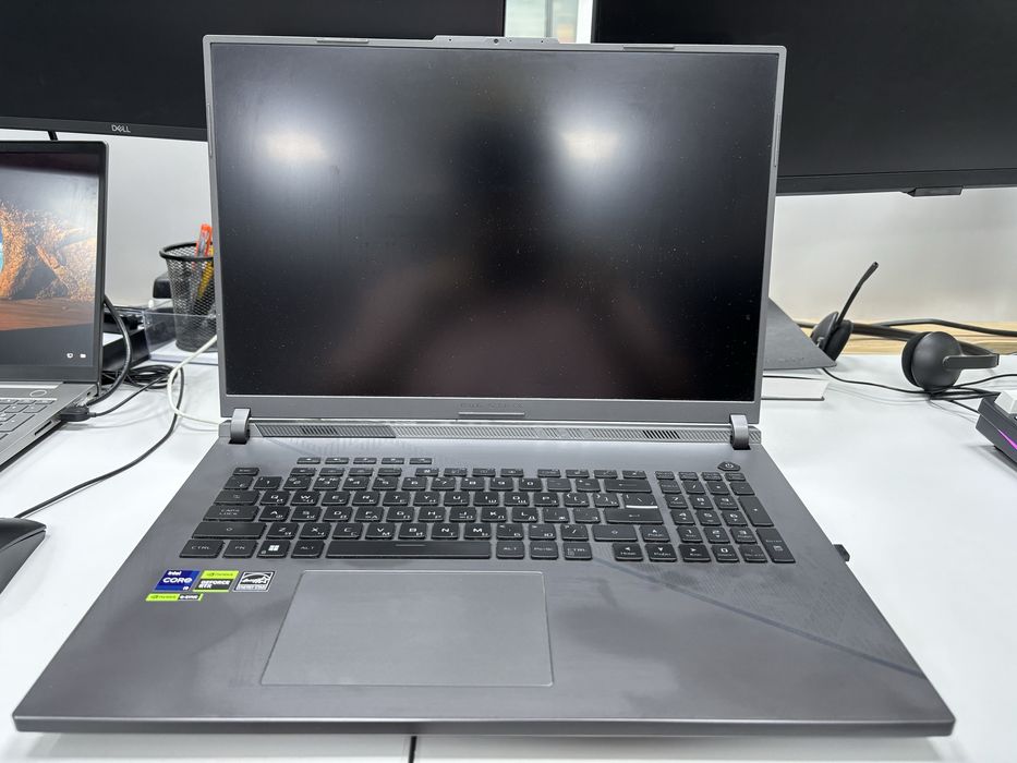 Asus rog strix g18 Rtx 4070 i9-14900HX 32GB DDR5