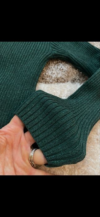 Ластична тъмно зелена рокля