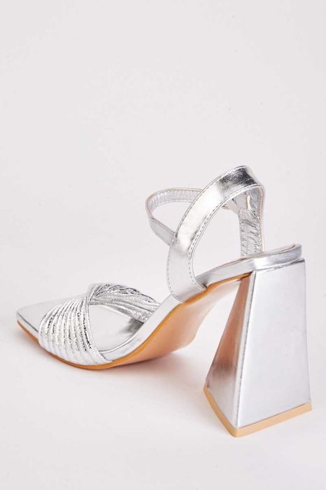 Уникални сребристи сандали ПРОМО!