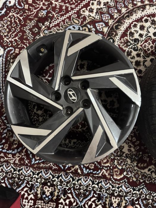 Hyundai radnoy saka 4 ta saka 3 ta balon bor donagayam beriladi