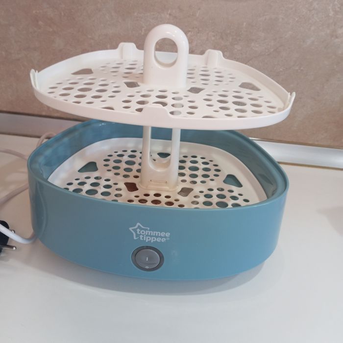Стерилизатор за бебешки шишета Tommee Tippee