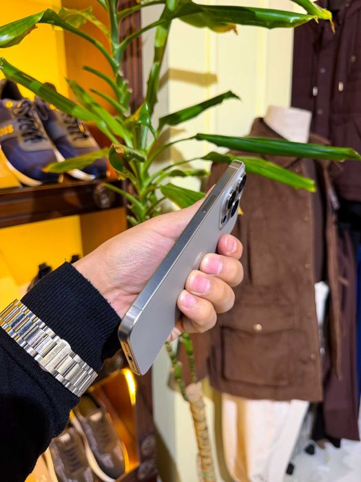 iPhone 15 Pro Max Natural Titanium 256GB - Отличное Состояние!