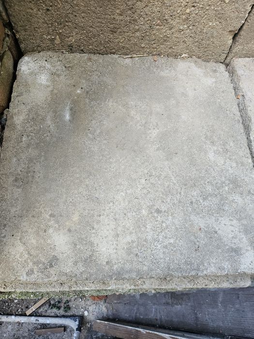 Dale de vânzare 50×50