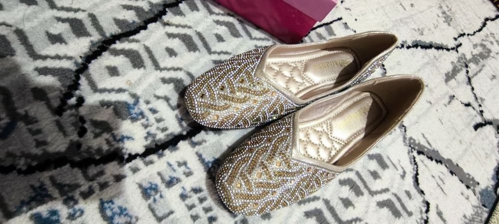 Kelinlarimiz uchun tufli razmeri 38