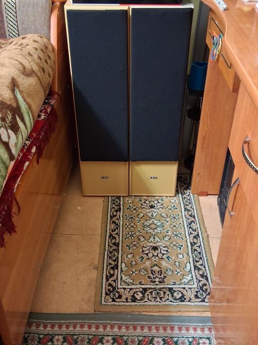 Amplificator Japon.Tehnics 250W-stereo -BOXELE AEG-separat -