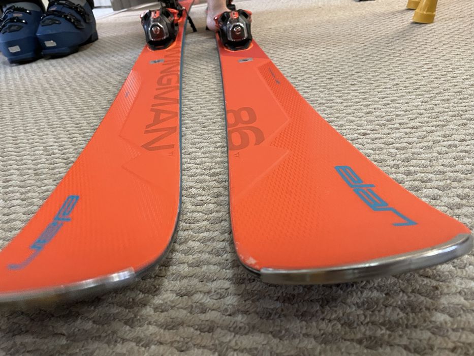 Продам комплект горных лыж