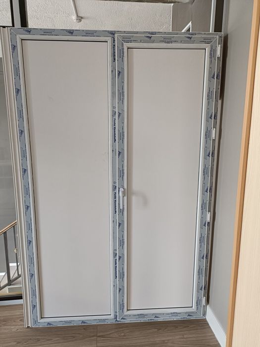 Пластиковая дверь