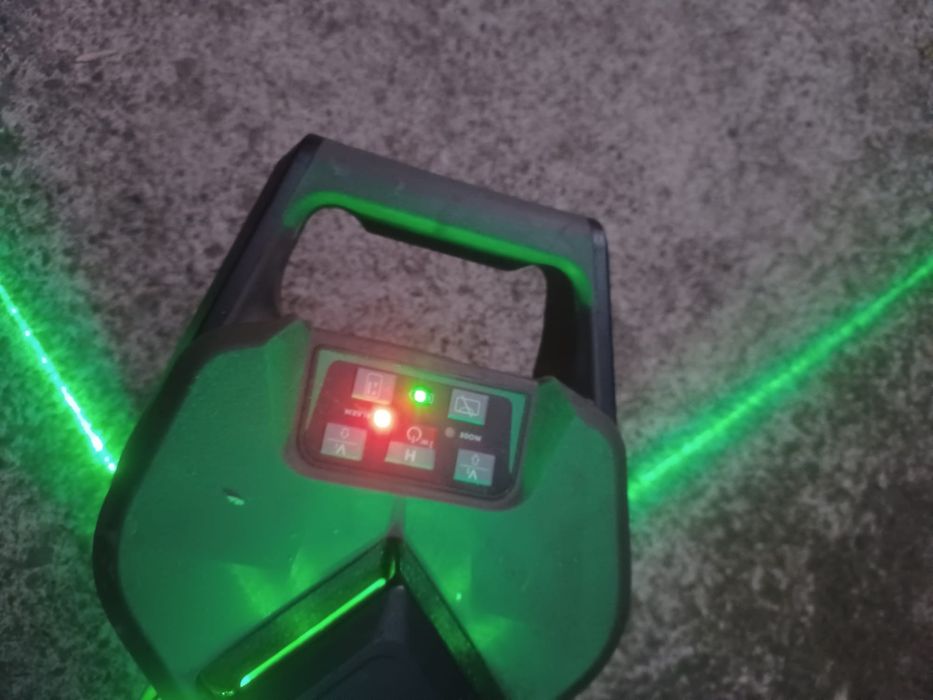 nivelă laser wurt model mllg 18 multilinie profesională cu fascicul verde se vinde exact ca in poze fara alte accesorii pret 850 de lei