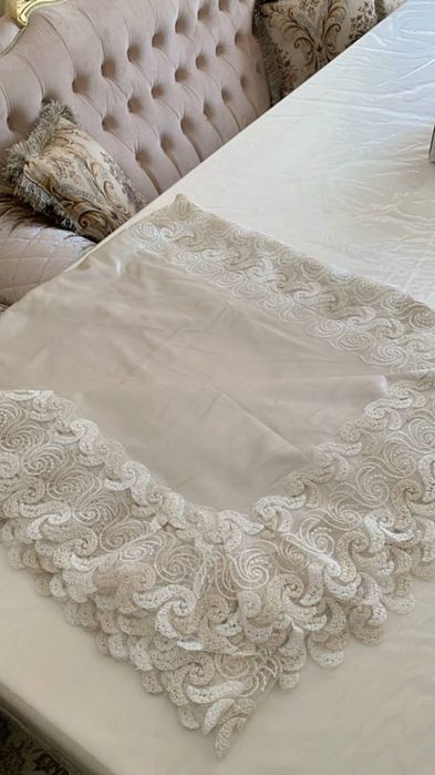 Turli xldagi dasturxonlar va salfetkalar