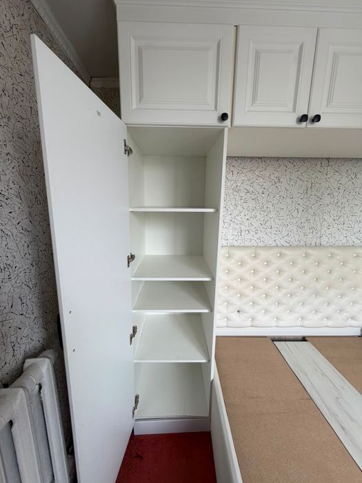 Продам стенку б/у с кроватью