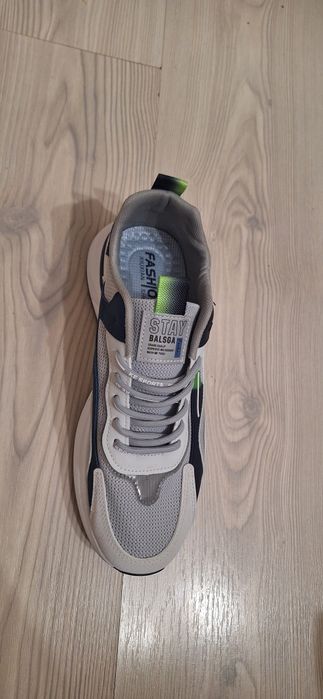 Кроссовки дышащие со скидкой!!