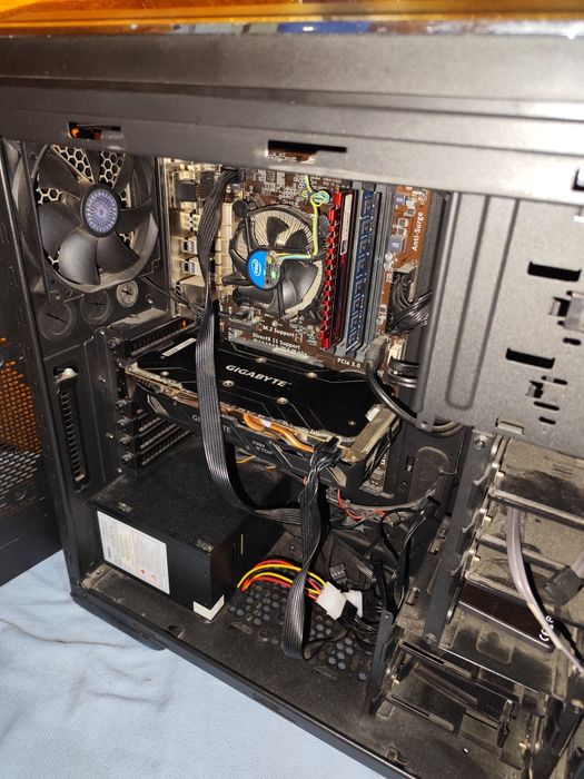 Геймърски компютър i5 4590, rx480 8gb, 12 gb ram, 240 ssd