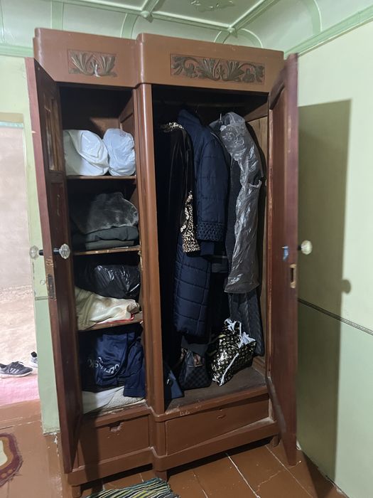 Срочно продам антикварный мебель
