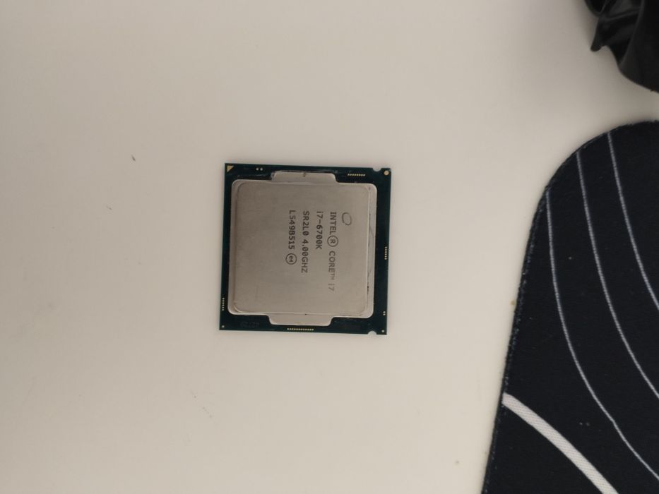 Intel core i7-6700k merge si la schimb
