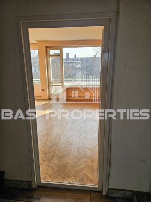 Продава се Тристаен апартамент в София, Лозенец - 111 кв.м за 1930 €/кв.м - Снимка #2