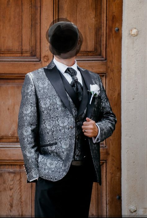 Costum mire model nou