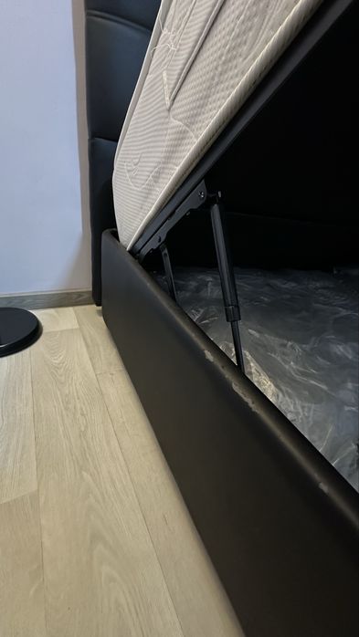 Продам кровать с матрасом срочно