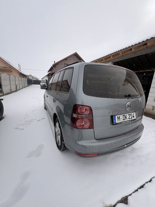 Vand  Volkswagen Touran 7 locuri automat