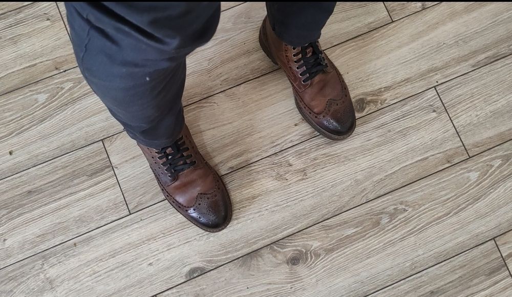 Papuci eleganți stil ghete, piele 100%,ca noi, mărimea 42