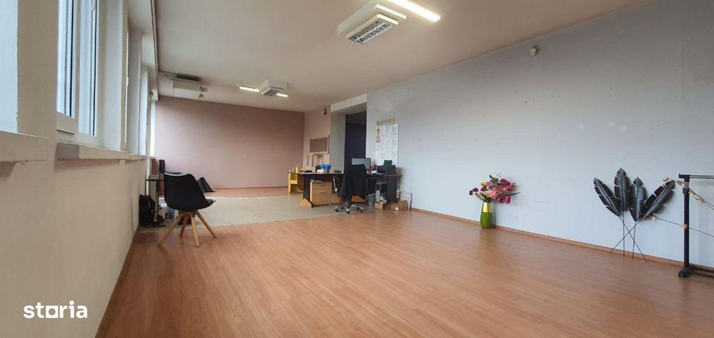 Spatiu comercial pe 2 nivele,spatii depozitare + parcari, in zona foar