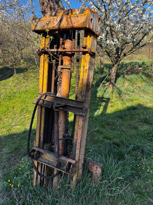 Braț stivuitor tractor