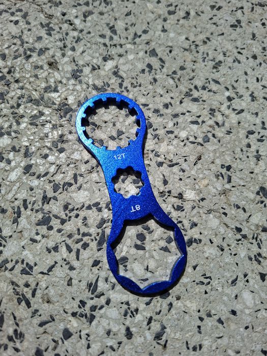 Инструмент за велосипедни вилки