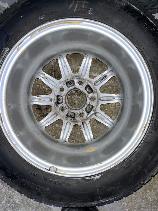 Гуми с алуминиеви джанти за BMW