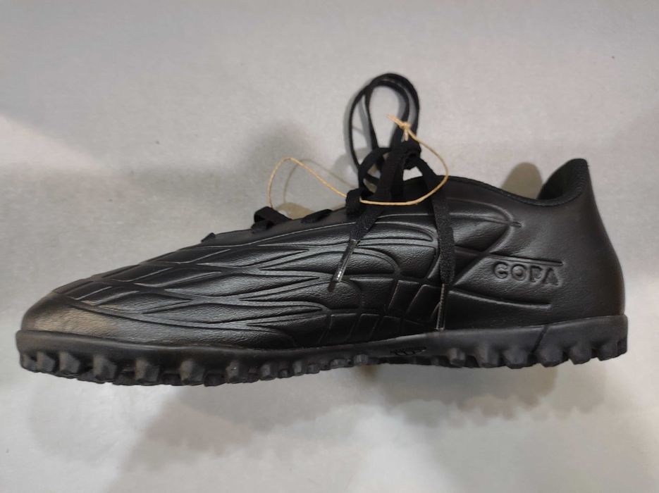 Adidas N42,5/27sm.Футболни стоножки.Нови.Оригинал.