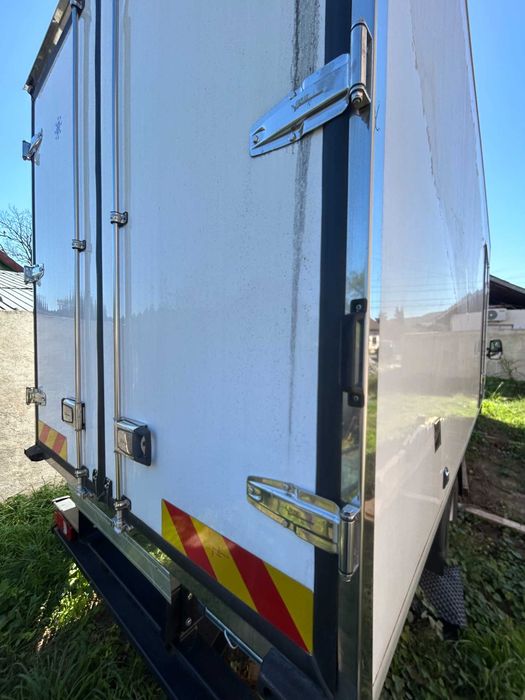 IVECO DAILY 70C16H 7.2T – 3.0 Diesel – BOX IZOTERM 5.2m – DOAR 300 KM