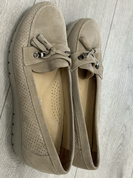 Нови обувки от естествен велур