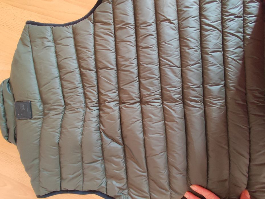 Елек Hugo boss размер 50 с пух обличан веднъж