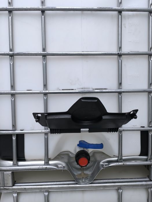 Бидони 1000 литра, един тон, Цистерни