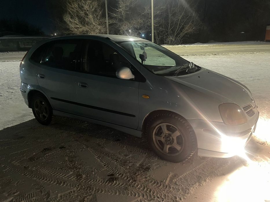 Nissan Tino,1999год