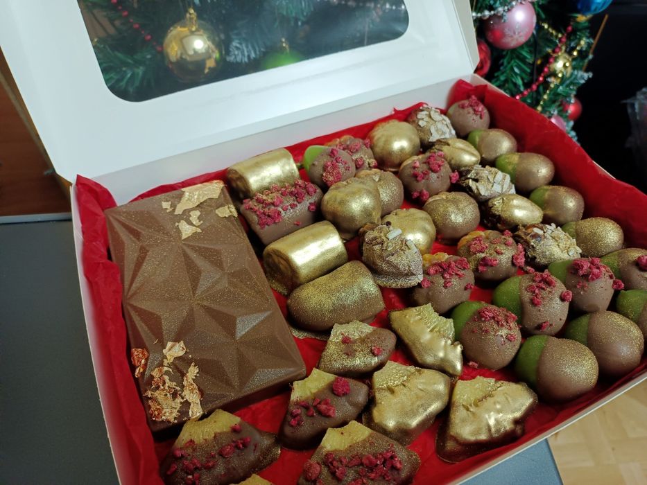 Фрукты и ягоды в шоколаде