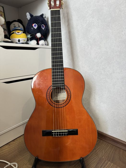 Продам классическую гитару