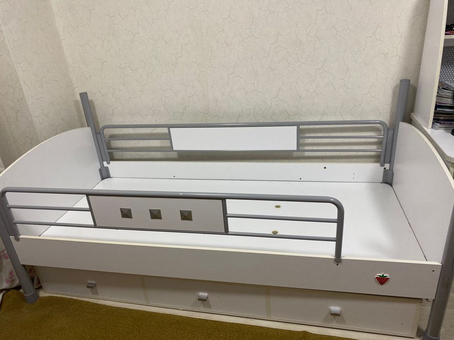 Кровать детскаая