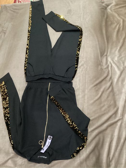 Турецкий спортивный костюм на веснуи осень.