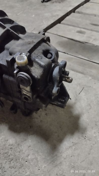 Продам коробку на мерс 190