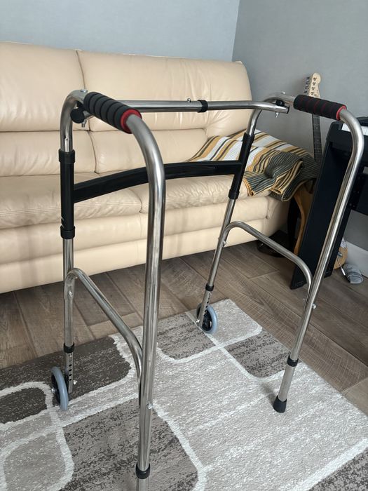 Опорные ходунки.