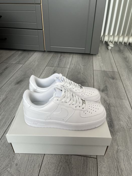 Airforce 1 albi, full box , sireturi de schimb, marimi 36-44