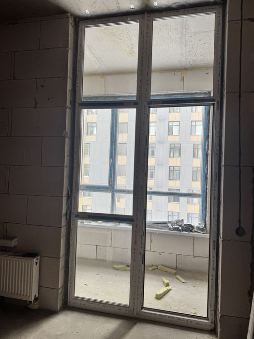 Продам оконный блок с дверью