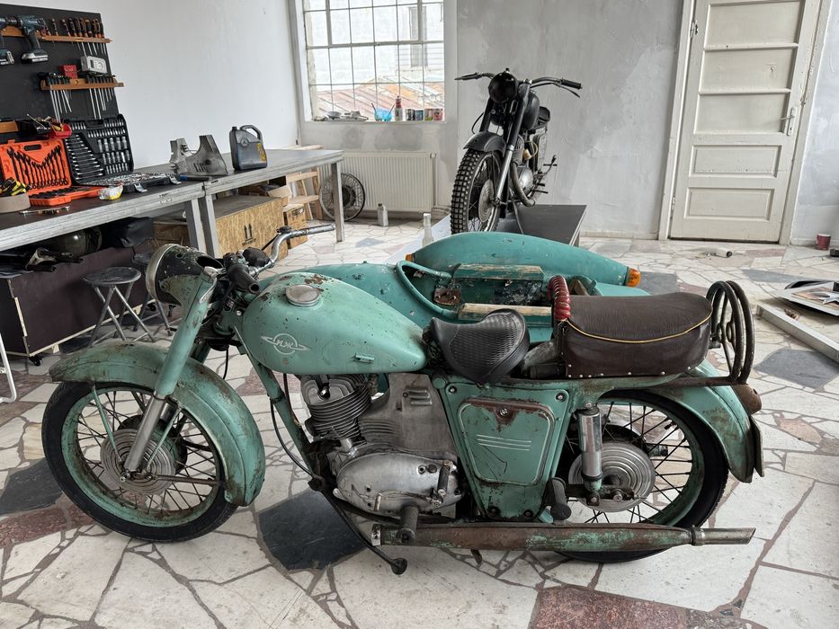 Vand doua Ij 56, Izh 350, cu ataș