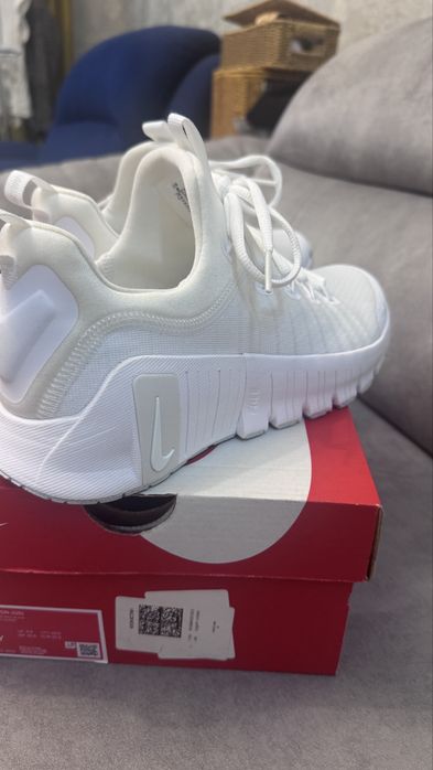 NIKE женские кроссовки