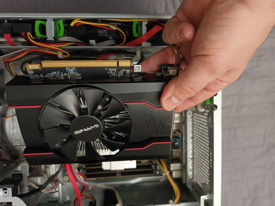 PC Gaming  Fujitsu | Xeon E3 (i7) | 32GB RAM | SSD + 1TB HDD | RX 550