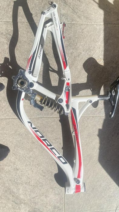 Vând cadru bicicleta cu shock