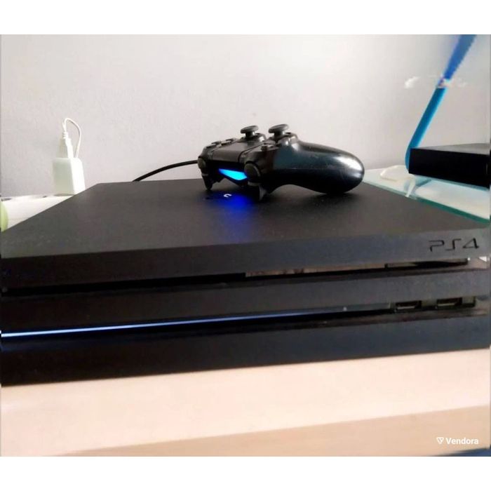 Vand PS4 Pro ( schimb cu xbox series s/x)