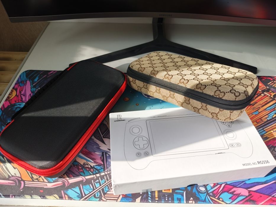 Приставка Anbernic RG556