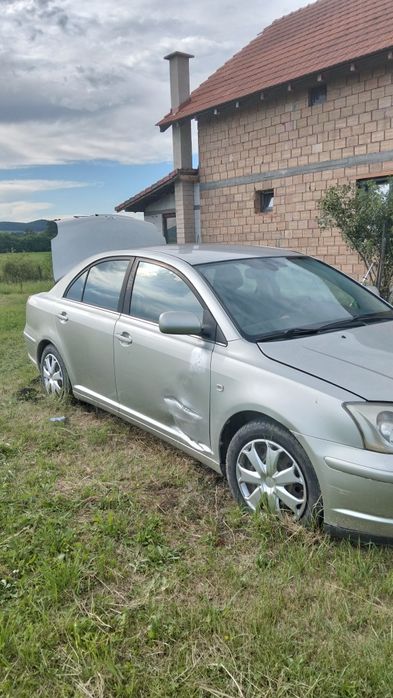 Toyota Avensis Benzină