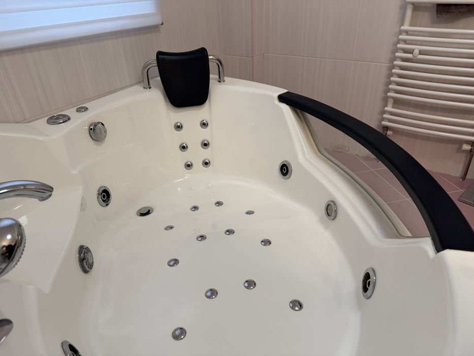 Cadă de colț LED cu hidromasaj Wellis 155 x 155 cm