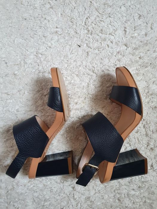 Продам босоножки.